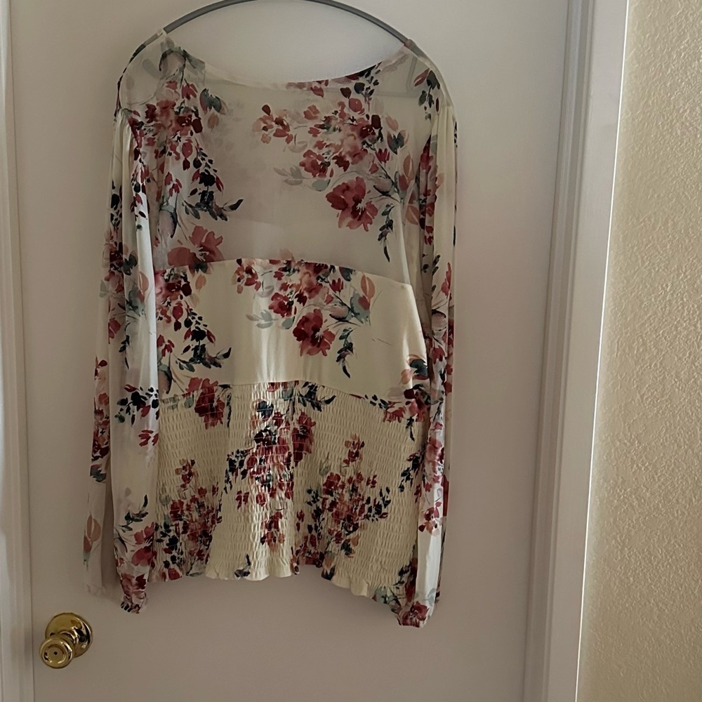 🆕NWT🔖Gorgeous Torrid Smocked Sweetheart Neckline Top - 4x - Picture 8 of 8
